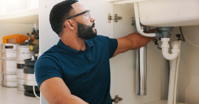 10 Signs You Need A Plumber Right Away